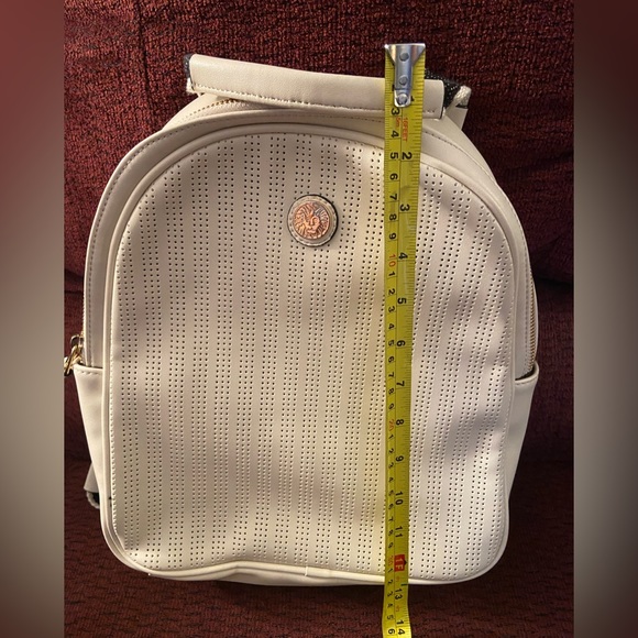 Anne Klein - Picture 3 of 7